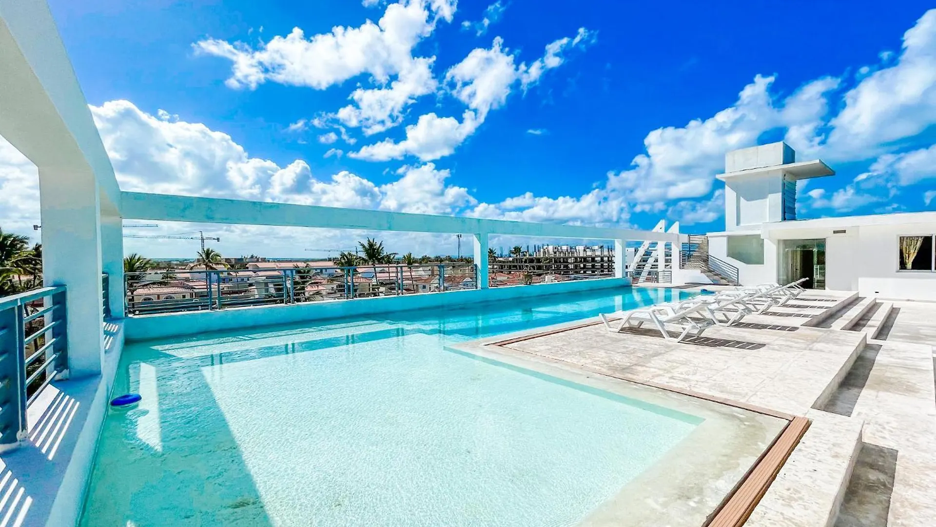 Caribbean Deluxe Ducassi Suites Studios Hotel Rooftop Pool Beach Club & Spa location